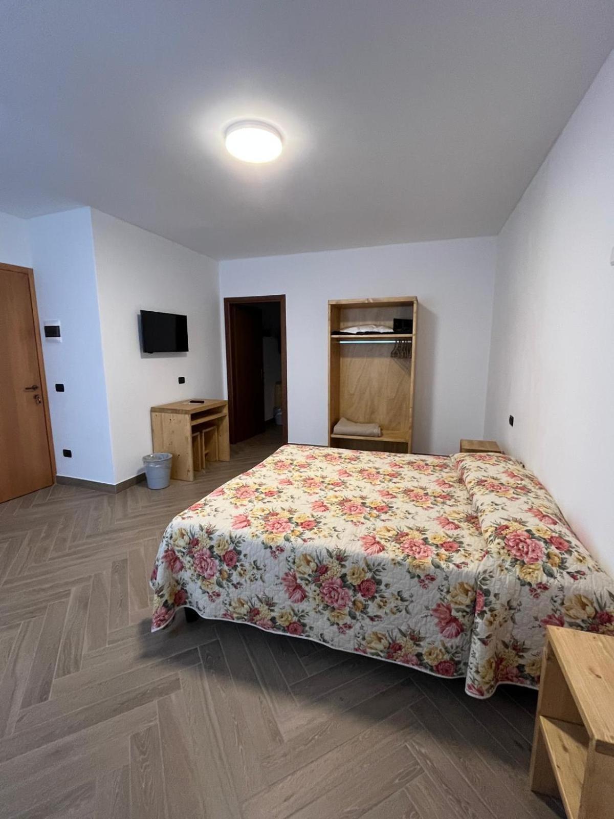 B&B Michelina Кастильоне-д'Интельви Экстерьер фото